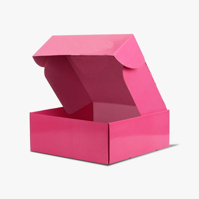 L'annonce écologique de CMYK enferme dans une boîte Pantone a réutilisé l'emballage de carton
