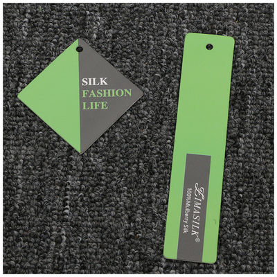 Carton de Debossed de relief par rectangle Logo Recycled Hang Tag 300gsm