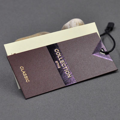 La ficelle CMYK de produit d'habillement a personnalisé Hang Tag Custom Logo