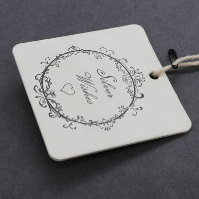 Papier Hang Tags With String fait sur commande du logo 350g emballage de Debossed