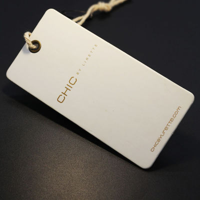 Papier Hang Tags With String fait sur commande du logo 350g emballage de Debossed
