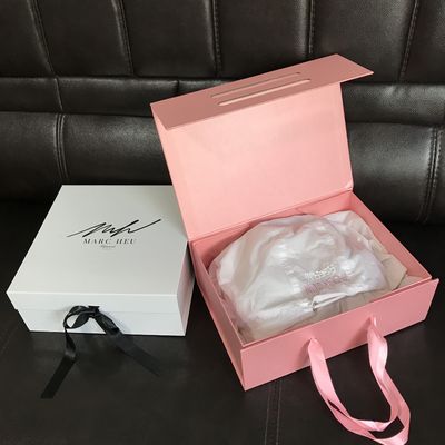 Boîte-cadeau pliant magnétique du pliage CMYK PMS d'anniversaire avec le ruban