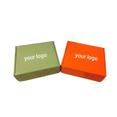 L'emballage de luxe d'habillement du cadeau CMYK de carton enferme dans une boîte la couleur faite sur commande